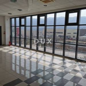 DUGOPOLJE - Reprezentativni poslovno-proizvodni centar 3.559 m² + 2.876 m² manipulativnog prostora, TOP LOKACIJA!