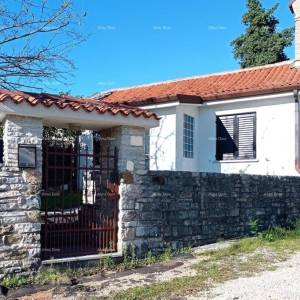 Duplex kuća u blizini Oprtlja, s dvorištem i pogledom na prirodu
