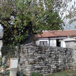 Duplex kuća u blizini Oprtlja, s dvorištem i pogledom na prirodu