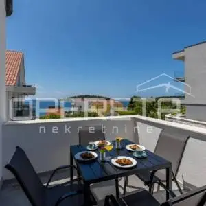 Dva stana, 125m2, 90m od plaže, Zečevo