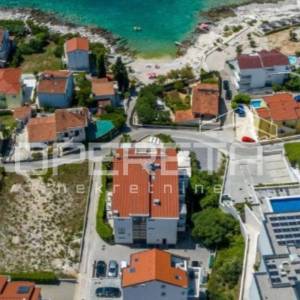 Dva stana, 125m2, 90m od plaže, Zečevo