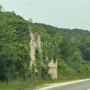 Dvije kamene kuće 240m2+58m2 za kompletnu adaptaciju sa zemljištem 5300m2,Buzet okolica
