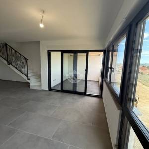 DVOETAŽNI STAN S OTVORENIM POGLEDOM NA MORE, 350 M OD MORA, POVLJANA - PAG