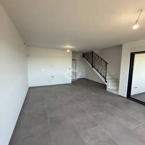 DVOETAŽNI STAN S OTVORENIM POGLEDOM NA MORE, 350 M OD MORA, POVLJANA - PAG