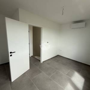 DVOETAŽNI STAN S OTVORENIM POGLEDOM NA MORE, 350 M OD MORA, POVLJANA - PAG