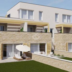 DVOETAŽNI STAN S VRTOM, 200 M OD MORA, PRIVLAKA - ZADAR