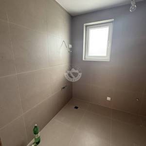 DVOETAŽNI STAN S VRTOM, 200 M OD MORA, PRIVLAKA - ZADAR