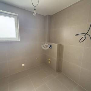 DVOETAŽNI STAN S VRTOM, 200 M OD MORA, PRIVLAKA - ZADAR