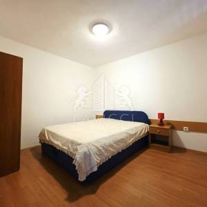 Dvojna kuća s 2 apartmana u Vrsima – 250 m od mora
