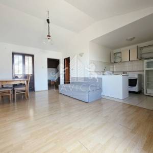 Dvojna kuća s 2 apartmana u Vrsima – 250 m od mora