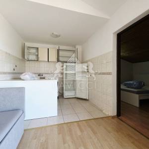 Dvojna kuća s 2 apartmana u Vrsima – 250 m od mora
