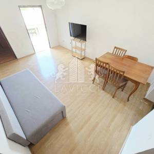 Dvojna kuća s 2 apartmana u Vrsima – 250 m od mora