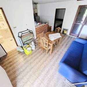 Dvojna kuća s 2 apartmana u Vrsima – 250 m od mora