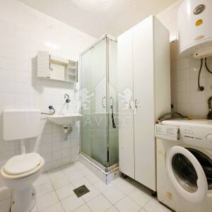 Dvojna kuća s 2 apartmana u Vrsima – 250 m od mora