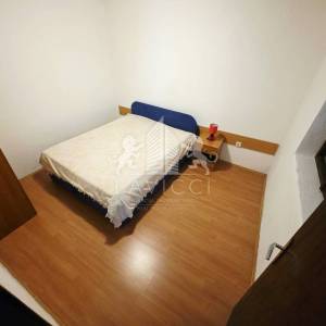 Dvojna kuća s 2 apartmana u Vrsima – 250 m od mora