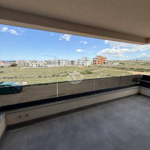 DVOSOBAN STAN S VELIKOM TERASOM, 1.KAT - 350 M OD MORA, POVLJANA - PAG