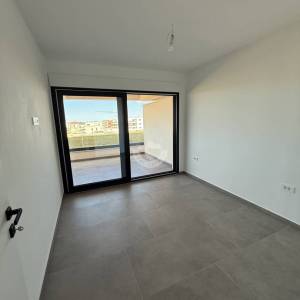 DVOSOBNI STAN S PRPSTRANOM TERASOM, 1. KAT, 350 M OD MORA, POVLJANA - PAG