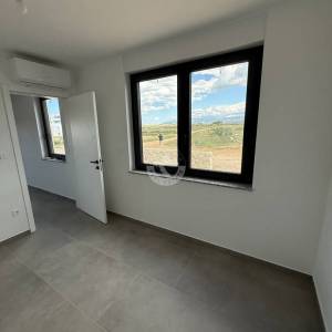 DVOSOBNI STAN S TERASOM I VRTOM, 350 M OD MORA, POVLJANA - PAG
