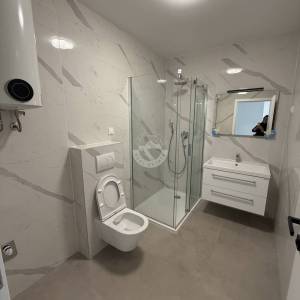 DVOSOBNI STAN S TERASOM I VRTOM, 350 M OD MORA, POVLJANA - PAG
