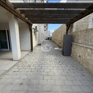 DVOSOBNI STAN S VRTOM, 400 M OD PLAŽE, POVLJANA - PAG