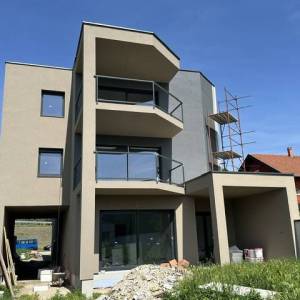 Ekskluzivna novogradnja u Osijeku| Samo 3 stana | Dizalice topline | Garaža