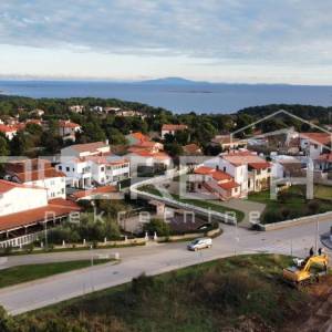 EKSKLUZIVNO! Građevinsko zemljište s pogledom na more – Premantura, 1.001 m²