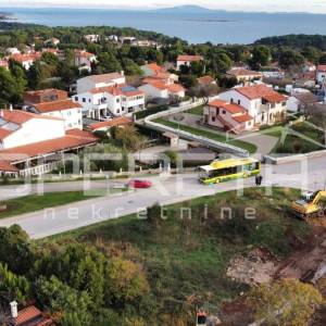EKSKLUZIVNO! Građevinsko zemljište s pogledom na more – Premantura, 1.001 m²