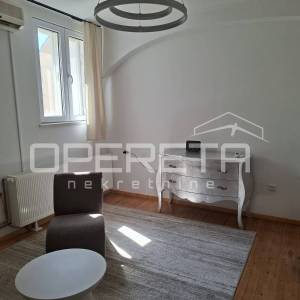 Eksluzivan najam - moderno uređen stan (38m2 stan + 12 m2 predsoblje/zimski vrt)