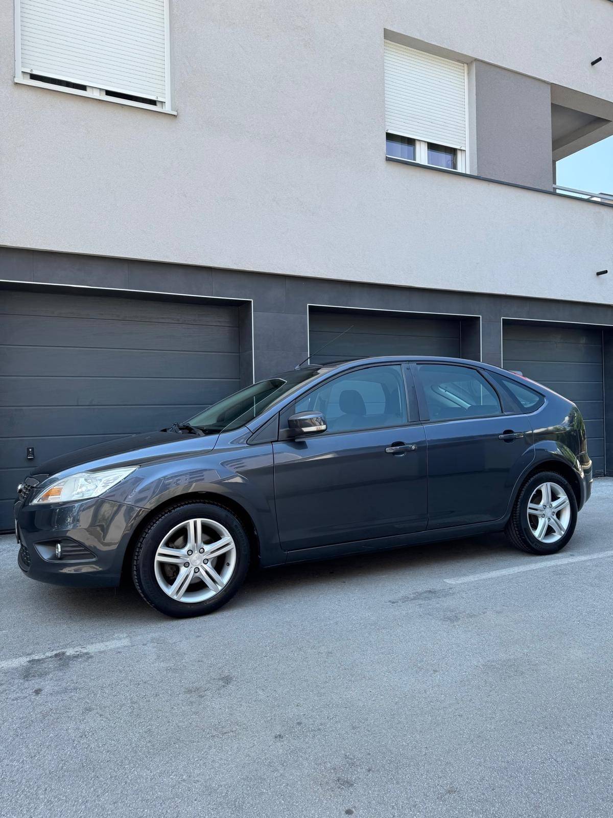 FORD FOCUS 1.6TDCI //137tkm//prvi vlasnik//dvozonska klima//odličan//
