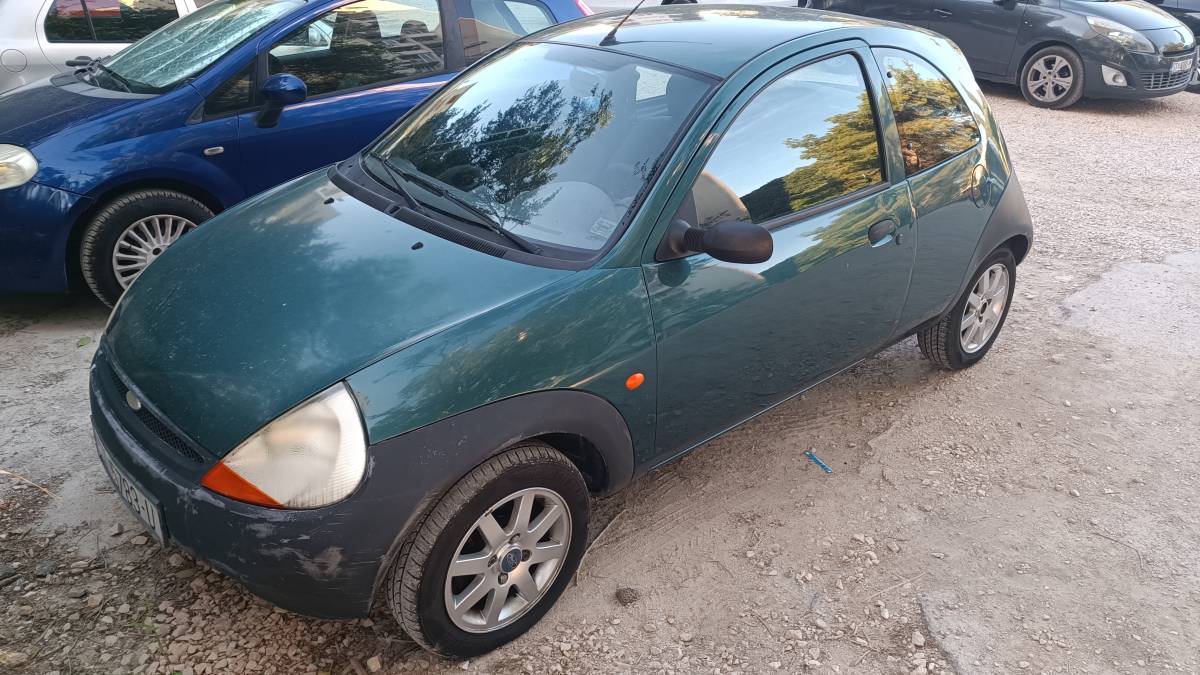 Ford Ka 1.3 i 44 kW bez hrđe 80000 km mala potrošnja