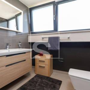 Funtana, kuća u nizu s 3 spavaće sobe, 500 metara do mora