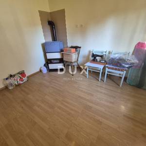GORSKI KOTAR, FUŽINE, LIČ - veliko obiteljsko imanje s dvije kuće i garažom, spuštena cijena,investicijska  prilika!