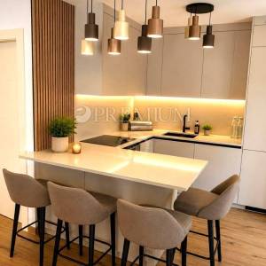 Grad Krk, apartman u prizemlju s okućnicom!