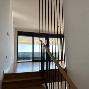 GRAD KRK, CENTAR - Dvoetažni penthouse s bazenom i panoramskim pogledom