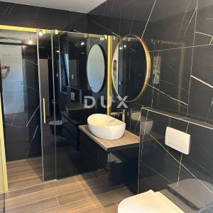 GRAD KRK, CENTAR - Dvoetažni penthouse s bazenom i panoramskim pogledom