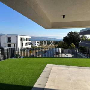 GRAD KRK, CENTAR - Dvoetažni penthouse s bazenom i panoramskim pogledom