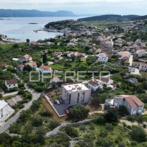 Građevinsko zemljište 930 m2 s dozvolom za 6 stanova, Lumbarda