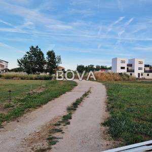 Građevinsko zemljište 940 m2 – Vrsi *Odlična lokacija* (ID-2602/A)