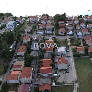 Građevinsko zemljište 940 m2 – Vrsi *Odlična lokacija* (ID-2602/A)