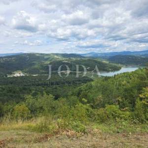Građevinsko zemljište s pogledom na jezero Butoniga,Pazin okolica