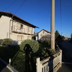 Horvati/obiteljska kuća sa dodatnim objektom, garažama i velikom okućnicom/POVOLJNO!