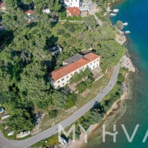 Hotel prvi red do mora
