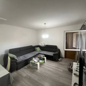 Hrvatska, Zadar, Gornji Karin, 400 m od mora, polovica dvojne kuće, 1 spavaća soba - 51,44m2, pogled na more, garaža i vrt...