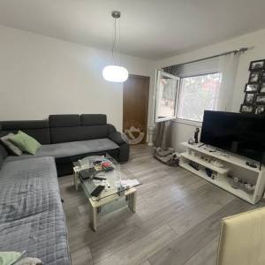 Hrvatska, Zadar, Gornji Karin, 400 m od mora, polovica dvojne kuće, 1 spavaća soba - 51,44m2, pogled na more, garaža i vrt...