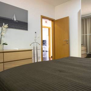 Hrvatska, Zadar, Vir - luksuzna vila s 3 apartmana i garažom, velikim parkingom i dvorištem,  191.32 m2, 30 m do plaže