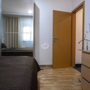 Hrvatska, Zadar, Vir - luksuzna vila s 3 apartmana i garažom, velikim parkingom i dvorištem,  191.32 m2, 30 m do plaže