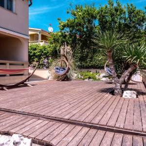 Hrvatska, Zadar, Vir - luksuzna vila s 3 apartmana i garažom, velikim parkingom i dvorištem,  191.32 m2, 30 m do plaže