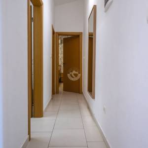 Hrvatska, Zadar, Vir - luksuzna vila s 3 apartmana i garažom, velikim parkingom i dvorištem,  191.32 m2, 30 m do plaže