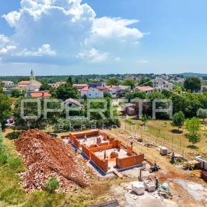 
Iatra, Poreč okolica – moderna dvojna kuće s bazenom i pogledom na more


