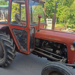 IMT 539 s kabinom